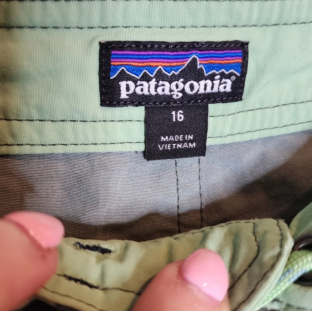 Patagonia Boys‎ 16 board shorts green blue stripe
